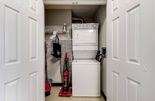 White Plains Apartment | White Plains One Bedroom, Steps from Metro North