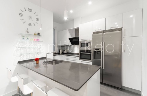 San Sebastian Centro Condo | White & Quiet Apartment | Atlantic Realty