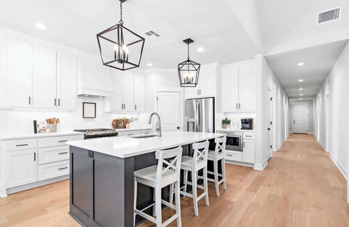 Waco House | White Retreat- 3 King Suites!