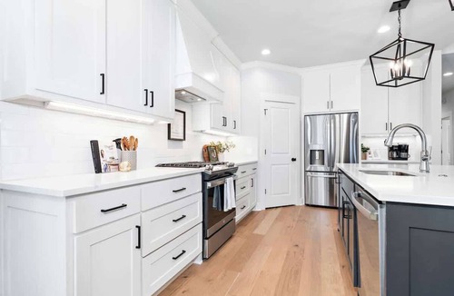 Waco House | White Retreat- 3 King Suites!