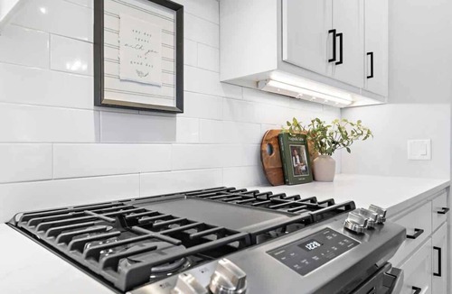 Waco House | White Retreat- 3 King Suites!