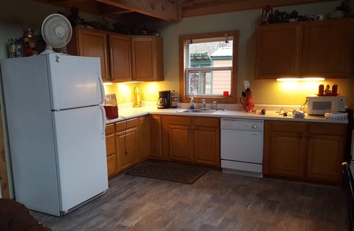 Flippin Cabin | White River Bank Cabin!Eagle Watching, World Class Trout Fishing Off The Dock,