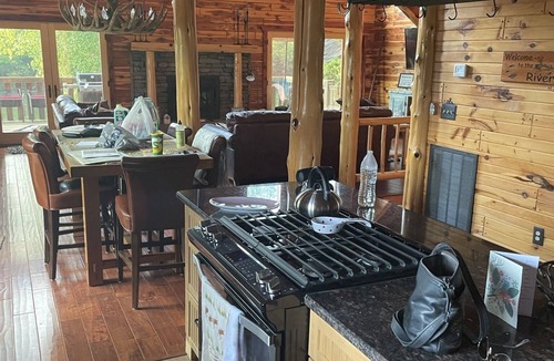 Lone Rock House | White River Beautiful Home! Fisherman's Paradise!