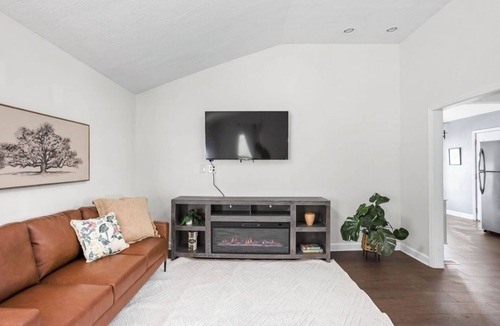 Noblesville House | White River Hideaway Waterfront Fun & Relaxing Views