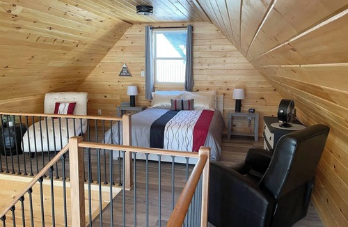 Hillsborough Cabin | White Rock Cabin #2nn