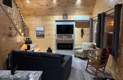 Hillsborough Cabin | White Rock Cabin #3nn