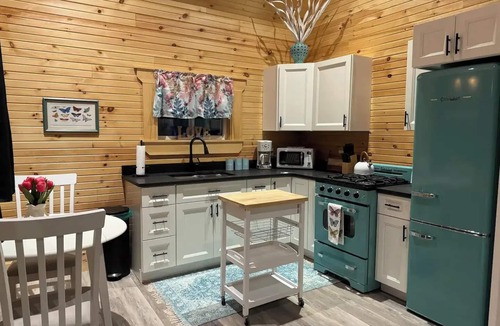 Hillsborough Cabin | White Rock Cabin #6nn