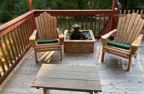 Montebello House | White Rock Cabin