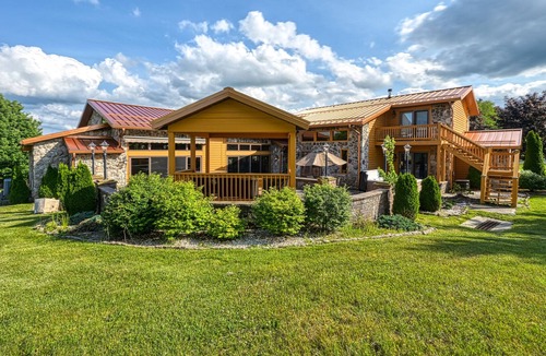 Friendsville House | White Rock Casa | House in Friendsville with private indoor pool, hot tub, gym
