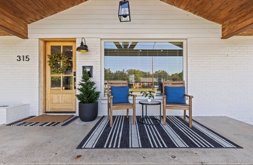 Old Lake Highlands House | White Rock Modern Oasis 3BR/2BA l Fenced Yard