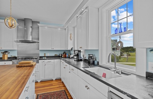 Morehead City House | White Rock-Soundfront Home with Pool