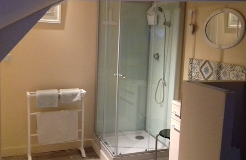 Bauge House | White room with private shower room and WC