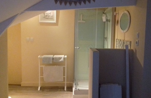 Bauge House | White room with private shower room and WC