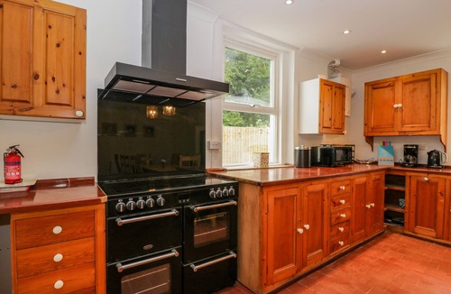 Whitchurch Cottage | White Roses