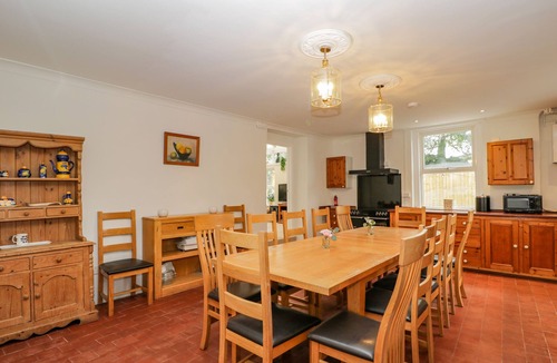 Whitchurch Cottage | White Roses