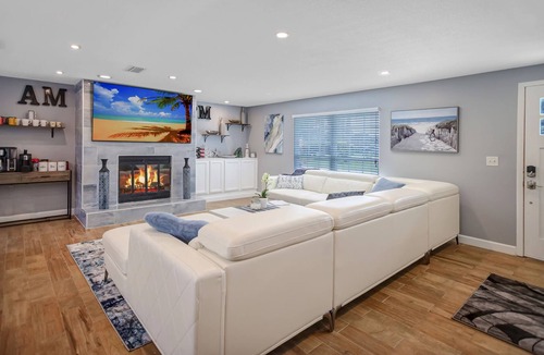 Neptune Beach House | WHITE SAND VILLA by the Beach/PRIVATE POOL& BEAUTIFUL BACKYARD