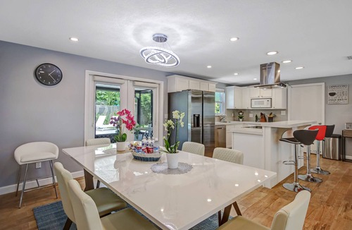 Neptune Beach House | WHITE SAND VILLA by the Beach/PRIVATE POOL& BEAUTIFUL BACKYARD
