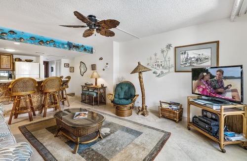 Kahaluu Bay Condo | White Sands Village#118: DIRECT BEACHFRONT, CENTRAL AC, ELEVATORS, SPACIOUS!