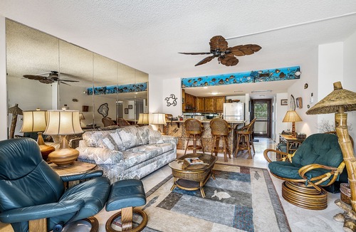 Kahaluu Bay Condo | White Sands Village#118: DIRECT BEACHFRONT, CENTRAL AC, ELEVATORS, SPACIOUS!