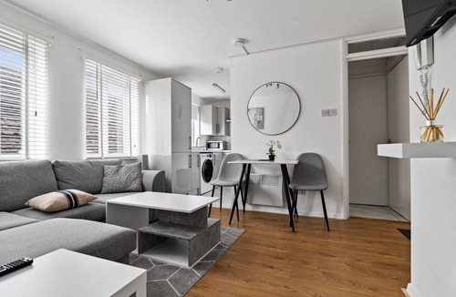 Whittington Apartment | White Shades Mill Hill