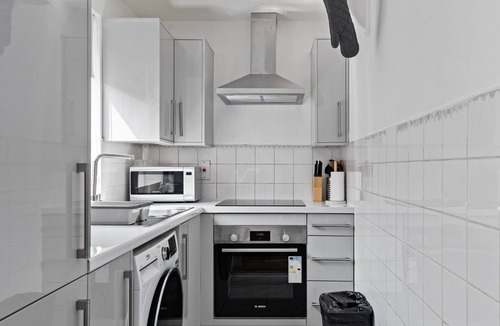 Whittington Apartment | White Shades Mill Hill