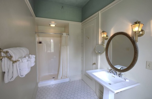 Geneva Hotel | White Springs Manor a Belhurst Property