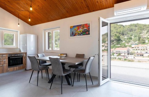 Pucisca House | White Stone House