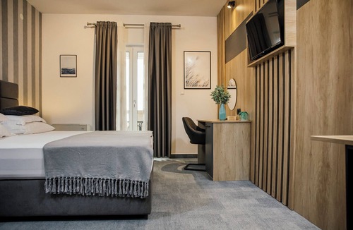 Promajna Bed & Breakfast | White Stone Villa