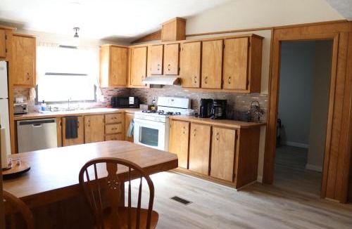 Damon House | White-tailed Ranch - Peaceful 1-Acre Nature Escape