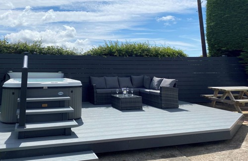 Llandwrog Cottage | White Towers - HW7625