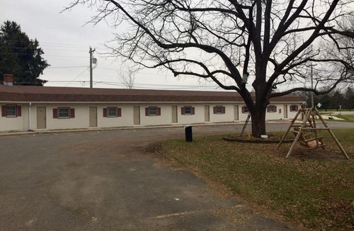 St. Charles Hotel | White Valley Motel