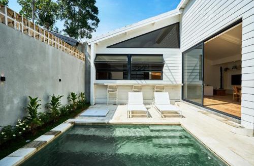 Bengkel Villa | White Villa by Betterplace