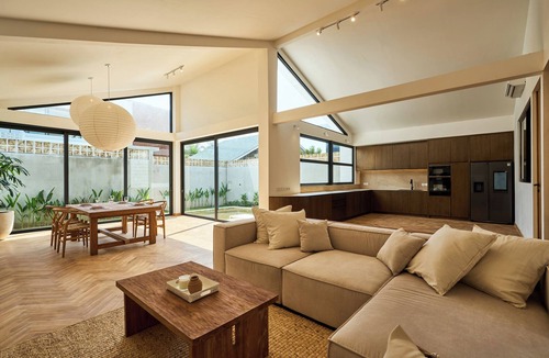 Bengkel Villa | White Villa by Betterplace