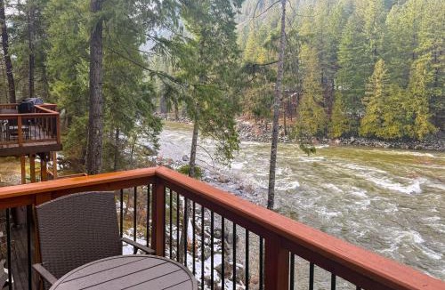 Leavenworth House | 'White Water Lodge' Luxe Leavenworth Vacation Home
