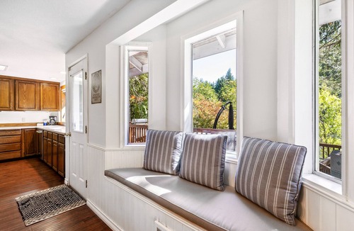 Skykomish House | White Water Retreat - riverfront, pet friendly, hot tub