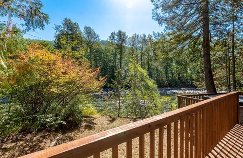 Skykomish House | White Water Retreat - riverfront, pet friendly, hot tub