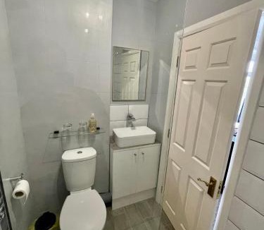 Hartshill House | White Wings