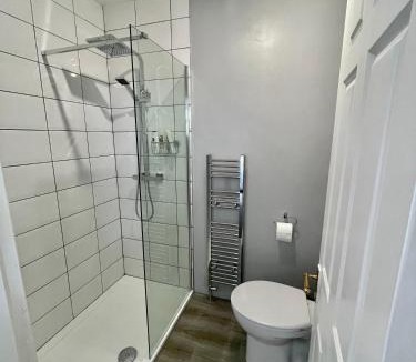 Hartshill House | White Wings