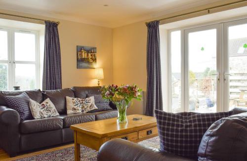 Rumbling Bridge House | White Wisp