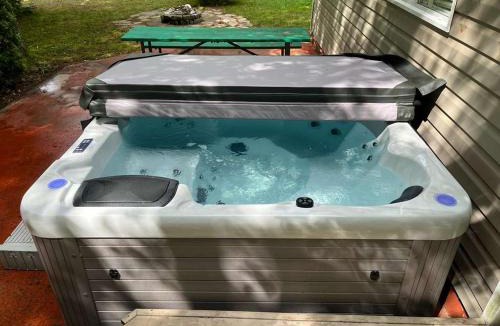 Sauble Beach House | Whitecap Near BEACH AC PET Friendly