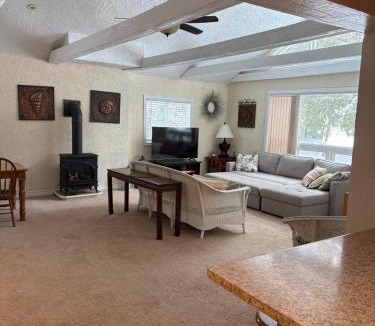 Sauble Beach House | Whitecap Near BEACH AC PET Friendly
