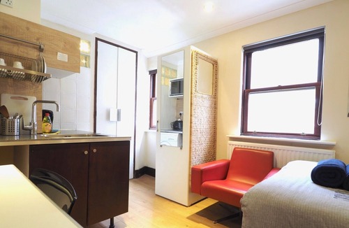 Stepney Green Apartment | Whitechapel Studio with Bathroom & Kitchen 2S