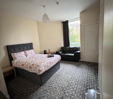 Glasgow House | Whitefield Guesthouse