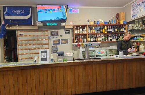 Longburn Hotel | Whitehorse Inn