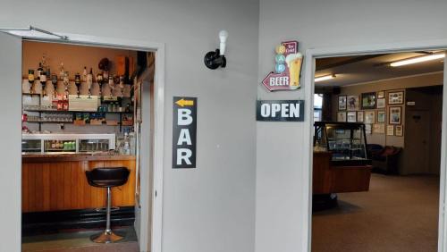 Longburn Hotel | Whitehorse Inn