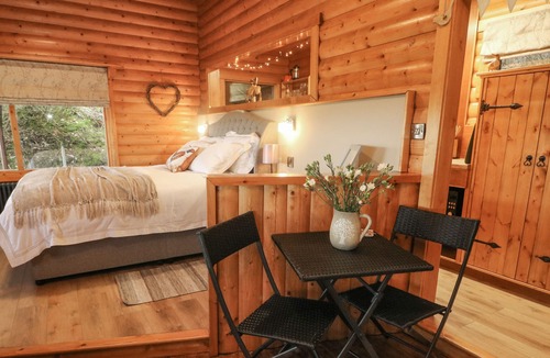 Barnoldswick Cottage | WHITEMOOR LODGE, pet friendly, with open fire in Salterforth