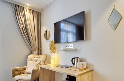 Centre Ville House | Whitepearl-HyperCenter-King BedSize-Parking Offered