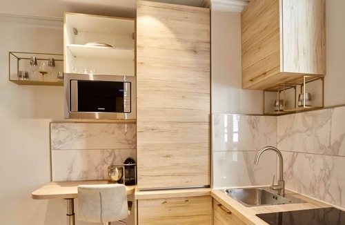 Centre Ville House | Whitepearl-HyperCenter-King BedSize-Parking Offered