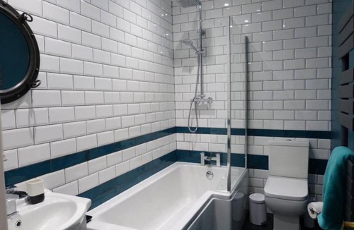 Hastings Apartment | WhiteRock Rocks !!