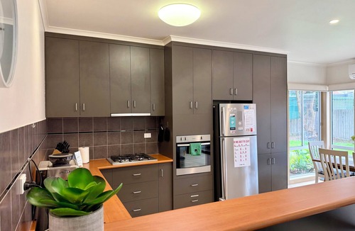 Torquay House | Whites Retreat (The Esplanade)